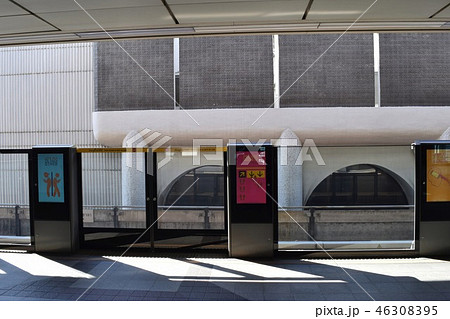 バンコク・スカイトレインのホームドア バンコク・スカイトレインのホームドア 46308395
