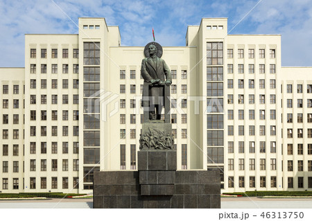 Monument of Lenin near Government House 46313750