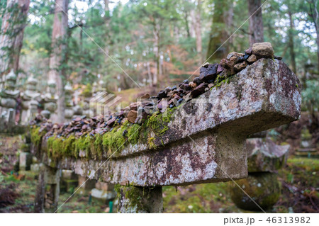 鳥居の上の積石 鳥居の上の積石 46313982