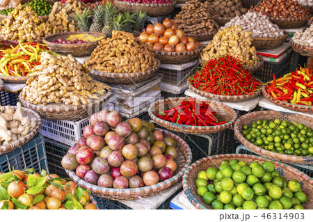 Fruit and vegetable market in Hanoi, Old Quater 46314903
