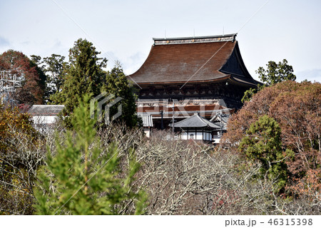 秋の吉野山　金峯山寺 46315398