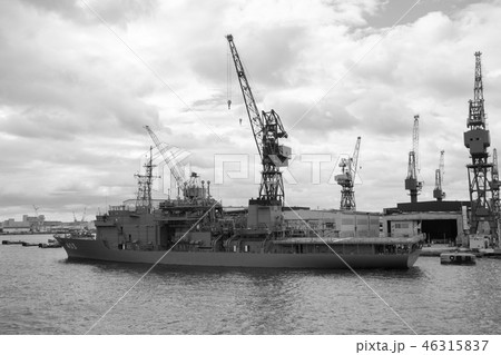 神戸港の潜水艦救難艇・ちはや 46315837