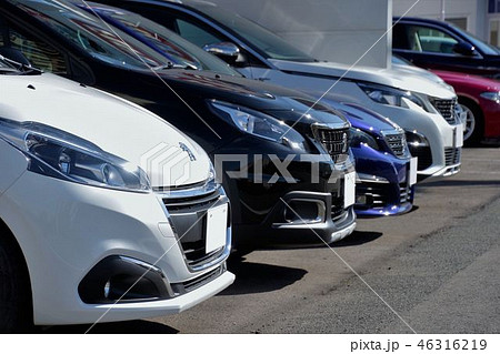 販売店に並ぶクルマ 輸入車 外車 販売店に並ぶクルマ 輸入車 外車 46316219
