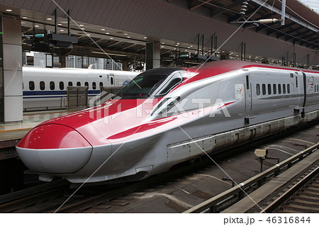東京駅に停車中の秋田新幹線E6系 東京駅に停車中の秋田新幹線E6系 46316844