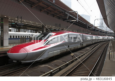 東京駅に停車中の秋田新幹線E6系 東京駅に停車中の秋田新幹線E6系 46316845