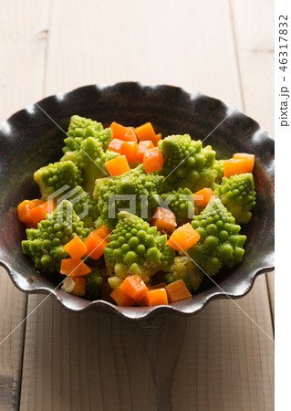 ロマネスコと人参の温野菜 46317832