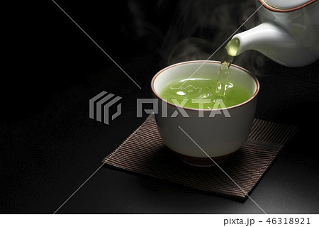 お茶をいれる 46318921