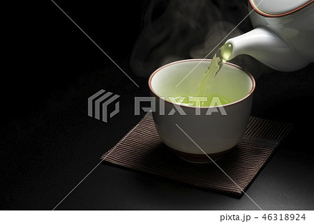 お茶をいれる 46318924