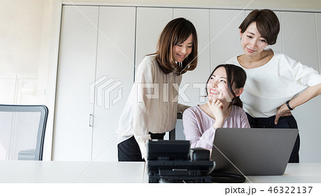 女性のビジネスシーン 女性のビジネスシーン 46322137