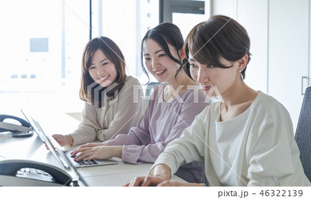 女性のビジネスシーン 女性のビジネスシーン 46322139