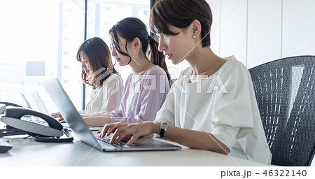 女性のビジネスシーン 46322140