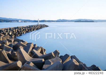 和歌山県田辺町の海岸と灯台 46322240