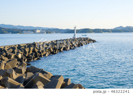 和歌山県田辺町の海岸と灯台 46322241