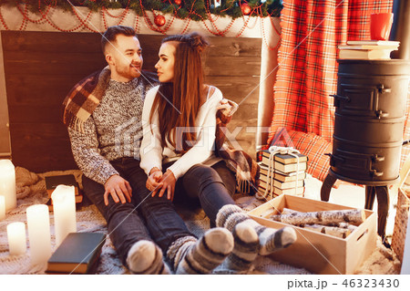 couple in studio 46323430