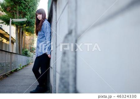 ポーズする日本人女性 46324330