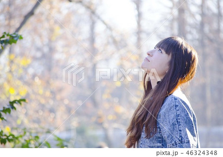 ポーズする日本人女性 46324348