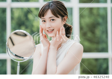 young woman 46325240