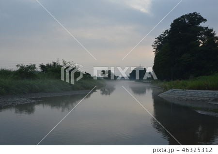 浅川の朝　八王子市 46325312