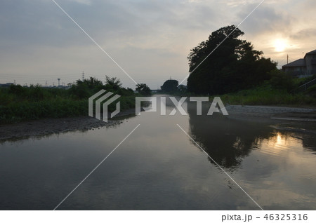 浅川の朝　八王子市 46325316