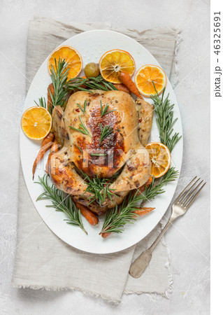 Traditional Christmas roasted chicken. Xmas. 46325691