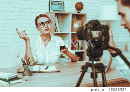 Blogger makes a video about a business Blogger makes a video about a business 46326522