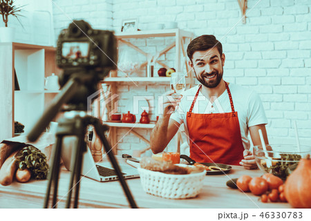 Blogger makes a video about a cooking 46330783