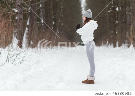 Winter yoga session in beautiful place 46330989