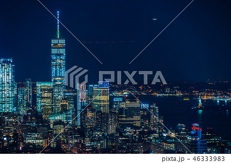 ロックフェラーセンター展望台の人々と夜景 ロックフェラーセンター展望台の人々と夜景 46333983