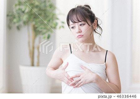 セルフチェック・女性 46336446