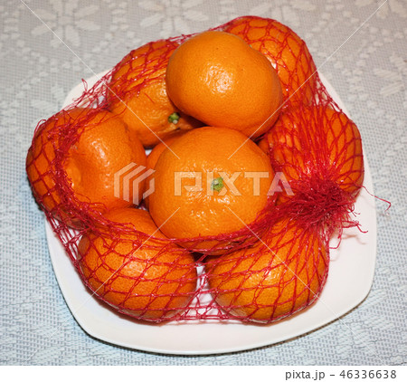 Fresh mandarins in plastic mesh sack 46336638