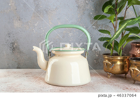 Vintage enamelled kettle Vintage enamelled kettle 46337064