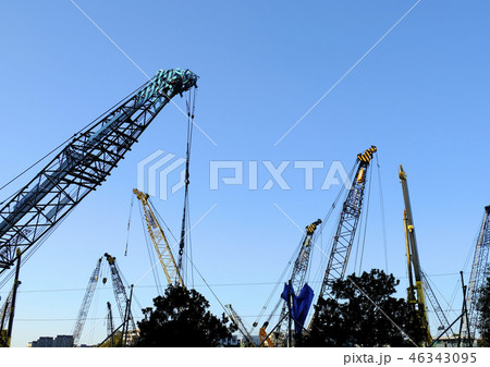 クレーン　建設イメージ 46343095