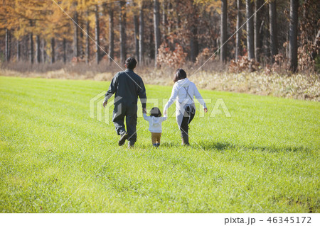 農家の家族 46345172