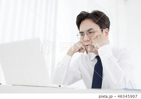 男 男性 男の子 46345907