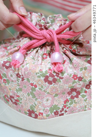 巾着袋 (手作り ハンドメイド 小物入れ ケース 雑貨 図画工作 ボディパーツ 花柄 顔なし) 46349771