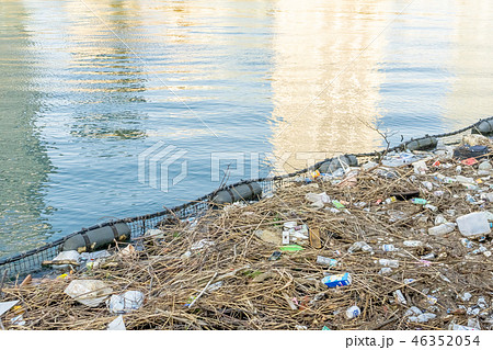 海のごみ　漂着物　水質汚染　廃棄物　環境問題 46352054