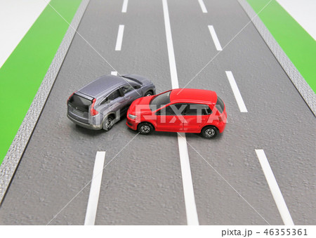 自動車事故 46355361