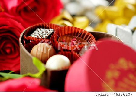 バレンタイン・チョコレートのギフトボックス 46356207