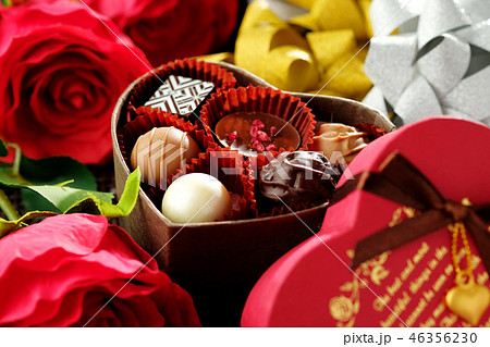 バレンタイン チョコレートのギフトボックスの写真素材