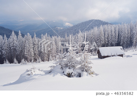 Mountain valley in winter 46356582