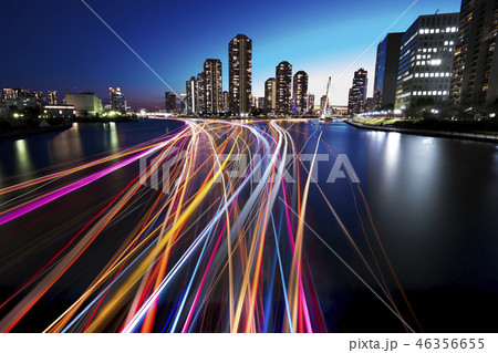 永代橋からみた屋形船の軌跡　夜景 46356655