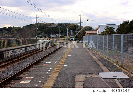内房線九重駅に入線する下り電車(2) 内房線九重駅に入線する下り電車(2) 46358147