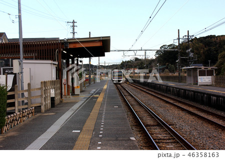 内房線九重駅を発車した下り電車（3） 46358163