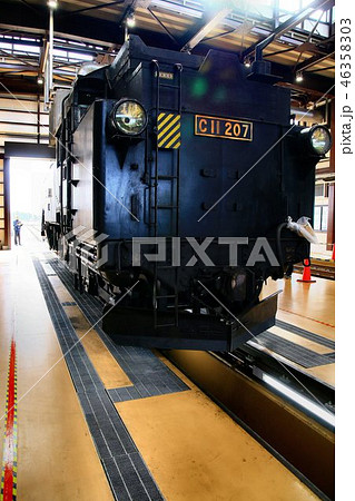 検修庫で整備を受ける蒸気機関車・C11 検修庫で整備を受ける蒸気機関車・C11 46358303