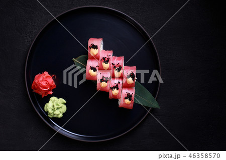 philadelphia sushi roll with tuna and cream cheese philadelphia sushi roll with tuna and cream cheese 46358570