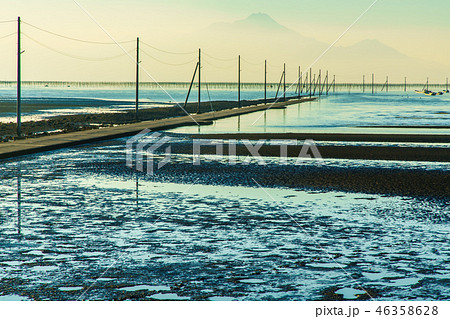 長部田海床路の夕暮れ 【熊本県宇土市】 長部田海床路の夕暮れ 【熊本県宇土市】 46358628