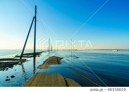 長部田海床路の夕暮れ　【熊本県宇土市】 46358629