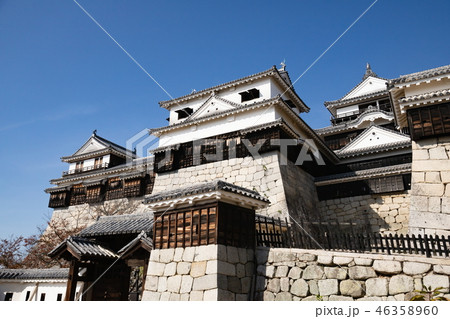 松山城　天守閣（小天守と大天守）、紫竹門、南隅櫓　（愛媛県松山市） 46358960