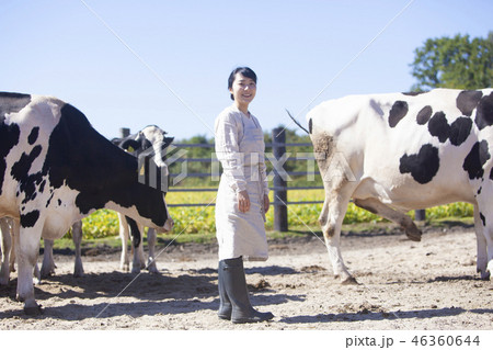 畜産農家の女性 46360644