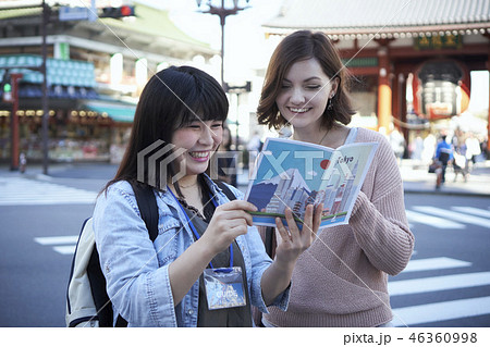 外国人と東京観光 浅草寺雷門 外国人と東京観光 浅草寺雷門 46360998